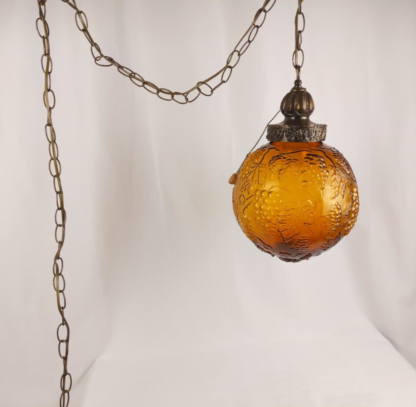 VTG 16" Amber Glass Swag Lamp Grape Motif Hanging Ceiling Chain MCM Accent - Image 3