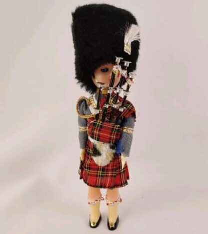 VTG 8.5" Scottish Doll Tartan Bagpipes Kilt Sleepy Eyes Hard Plastic In Tube Blk