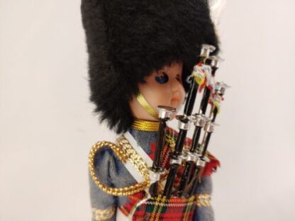 VTG 8.5" Scottish Doll Tartan Bagpipes Kilt Sleepy Eyes Hard Plastic In Tube Blk - Image 8